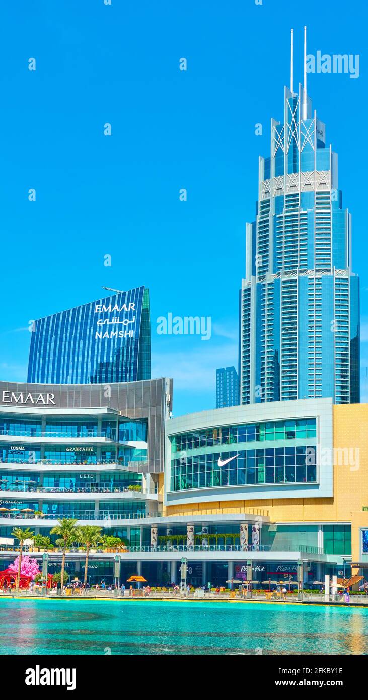 Dubaï, Émirats Arabes Unis - 30 janvier 2020 : centre-ville de Dubaï avec le centre commercial de Dubaï et ses tours modernes, Émirats arabes Unis Banque D'Images