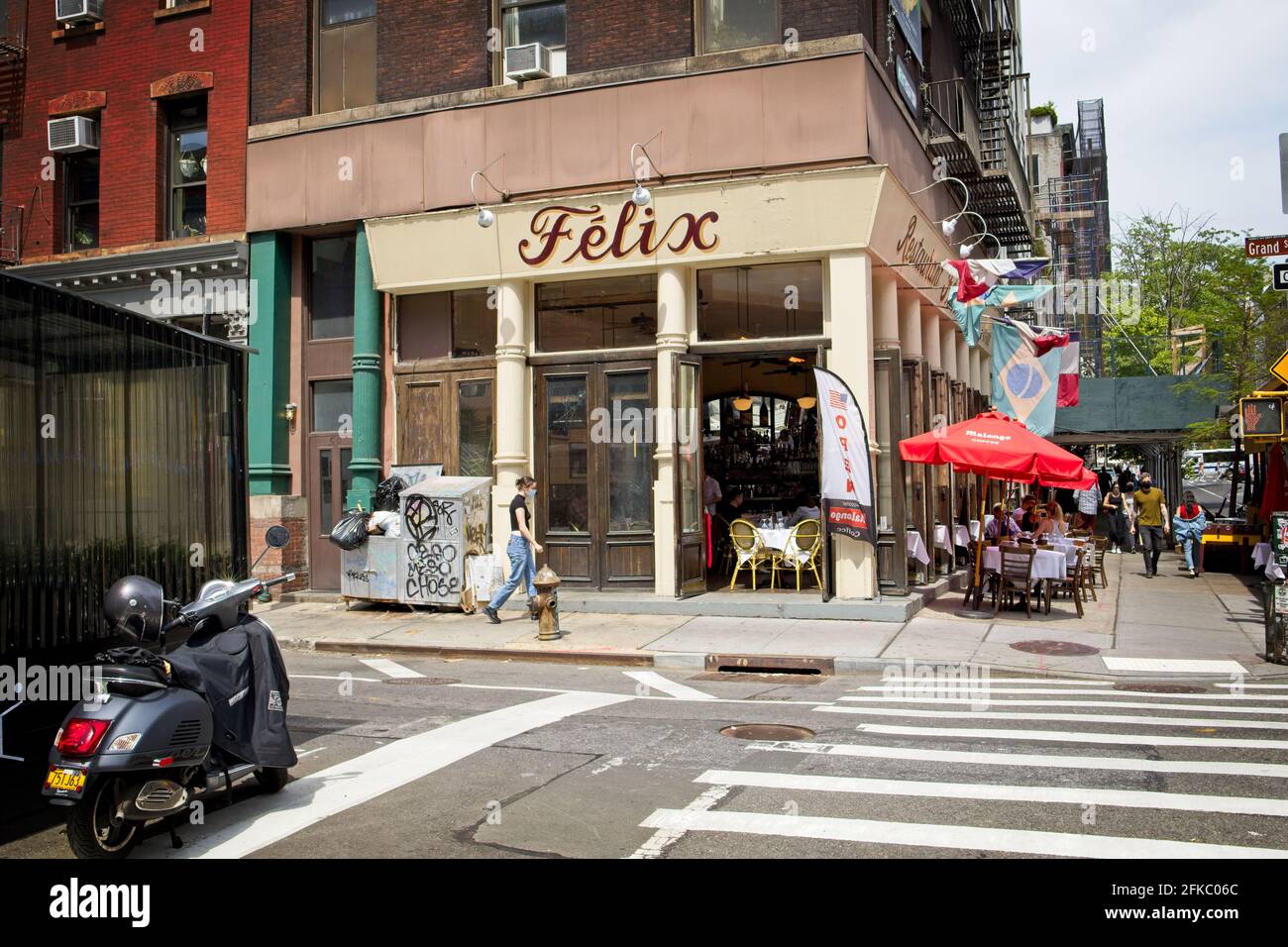 New York, NY, Etats-Unis - 1er mai 2021 : Felix Restaurant and Bar à l'angle de West Broadway et de Grand Streets Banque D'Images