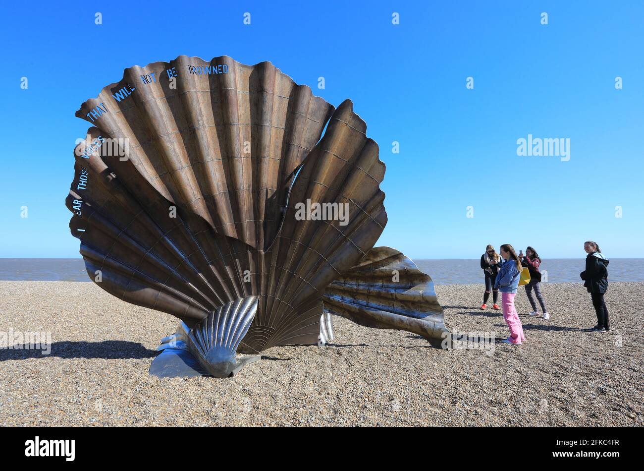 La sculpture de Scallop de l'artiste local Maggi Hambling, hommage au compositeur né localement Benjamin Britten, sur la plage d'Aldeburgh, Suffolk, Royaume-Uni Banque D'Images