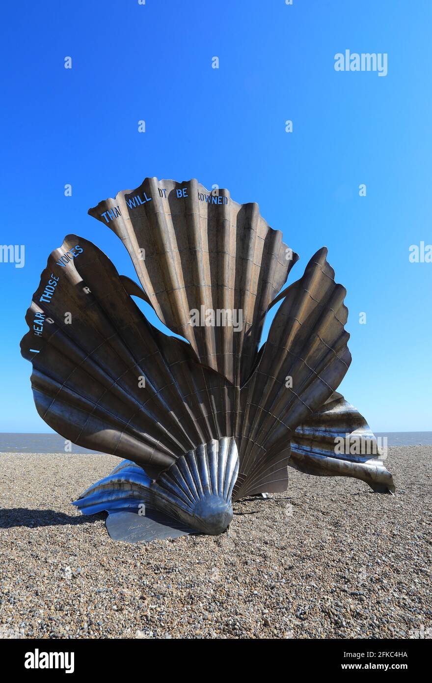 La sculpture de Scallop de l'artiste local Maggi Hambling, hommage au compositeur né localement Benjamin Britten, sur la plage d'Aldeburgh, Suffolk, Royaume-Uni Banque D'Images