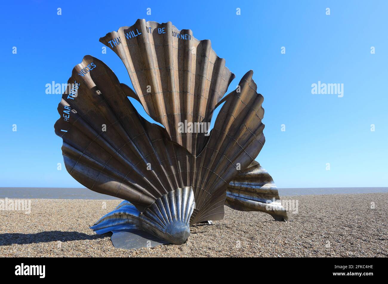 La sculpture de Scallop de l'artiste local Maggi Hambling, hommage au compositeur né localement Benjamin Britten, sur la plage d'Aldeburgh, Suffolk, Royaume-Uni Banque D'Images