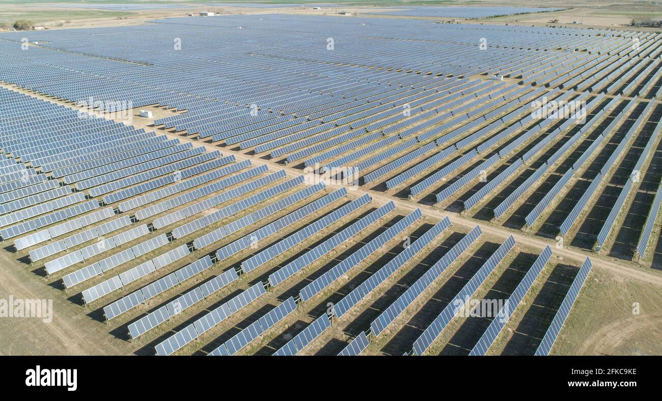 rangée après rangée du panneau solaire Banque D'Images