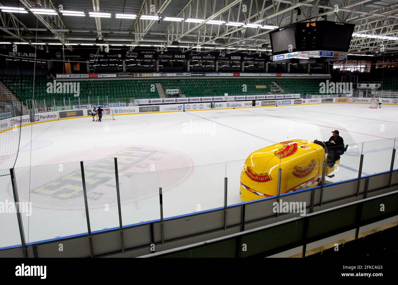 Machine à glace à Lindab Arena, Ängelholm, Suède. Rögle BK joue leurs matchs à domicile au hockey ici. Banque D'Images