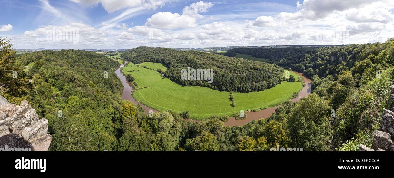 Vue panoramique sur la rivière Wye depuis le point de vue de Symonds Yat, Wye Valley, Herefordshire, Royaume-Uni Banque D'Images