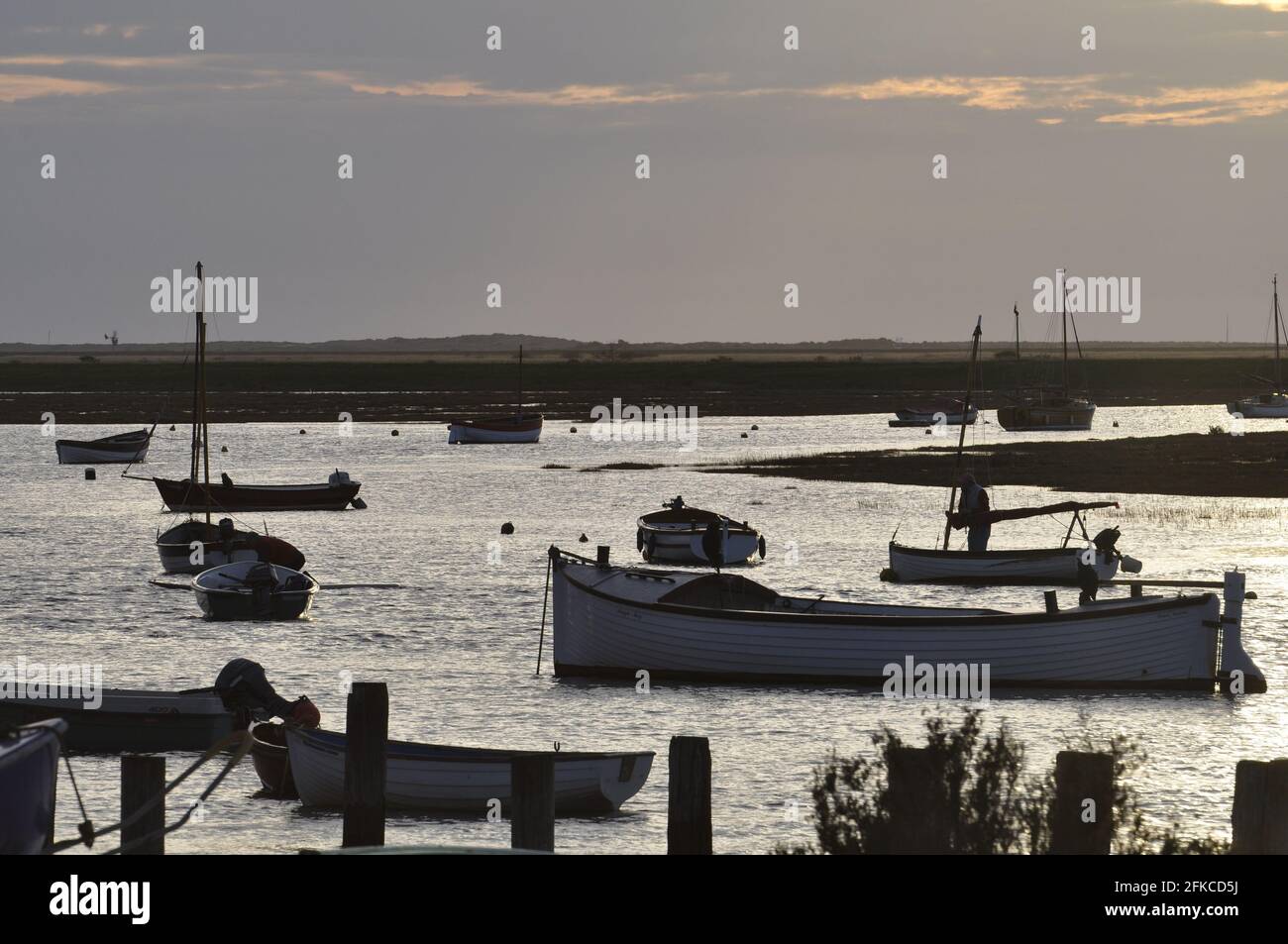 Soirée à Burnham Overy Staithe, nord de Norfolk, Angleterre, Royaume-Uni. Banque D'Images