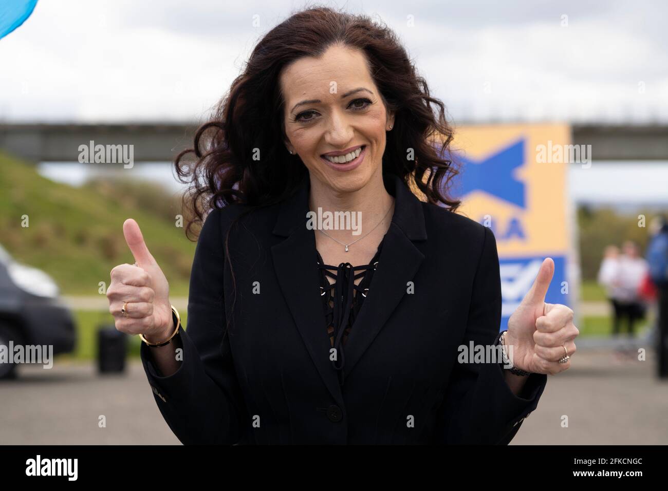 Falkirk, Écosse, Royaume-Uni. 30 avril 2021. Le leader du nationaliste pro-écossais Alba Party , Alex Salmond, fait campagne avec les partisans du parti à la roue Falkirk avant les élections écossaises le 6 mai. Pic; Tasmina Ahmed-Sheikh est candidate à la liste pour Central Scotland, Iain Masterton/Alay Live News Banque D'Images