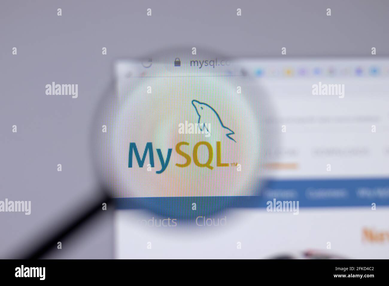 New York, Etats-Unis - 26 avril 2021 : logo de la société MySQL gros plan sur la page du site, Editorial Banque D'Images New York, Etats-Unis - 26 avril 2021 : logo de la société MySQL gros plan sur la page du site, Editorial Banque D'Images