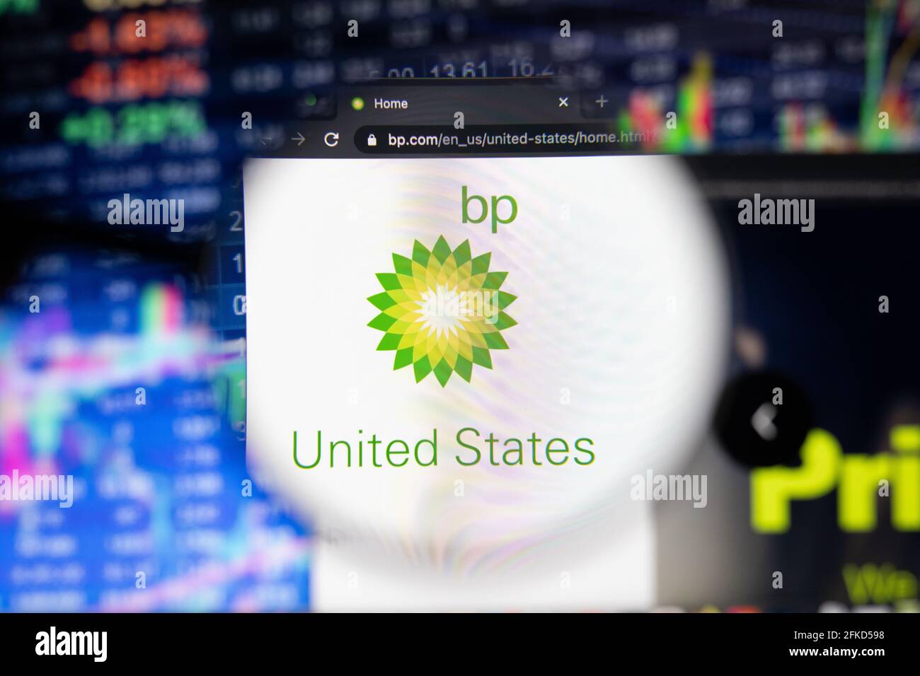 BP États-Unis logo de la société sur un site Web avec des développements flous du marché boursier en arrière-plan, vu sur un écran d'ordinateur Banque D'Images