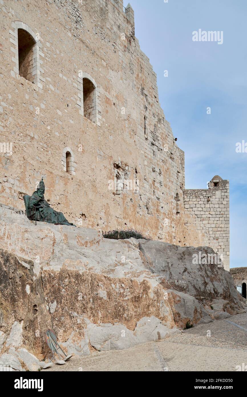 Statue de Pedro Martinez de Luna, appelée Papa Luna et connue sous le nom de Pape Benoît XIII à Peñiscola, Castellon, Espagne, Europe Banque D'Images