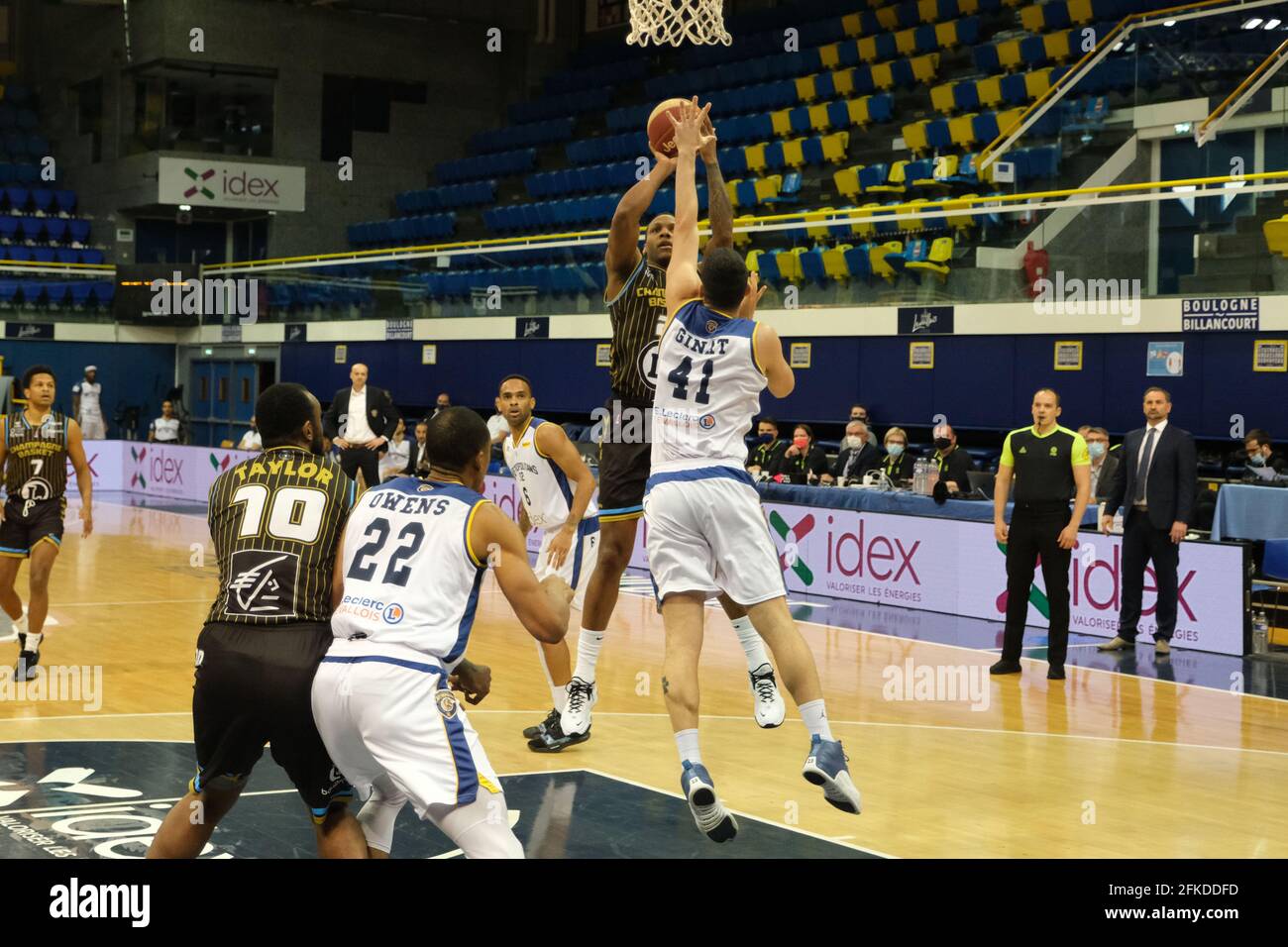 Levallois, hauts de Seine, France. 1er mai 2021. DOMINIQUE ARCHIE porte-pointe de Chalons-Reims en action pendant le championnat de basket-ball français Jeep Elite entre Boulogne-Levallois et Chalons-Reims au stade Marcel Cerdan - Levallois France.Levallois a gagné 77:71 crédit: Pierre Stevenin/ZUMA Wire/Alay Live News Banque D'Images