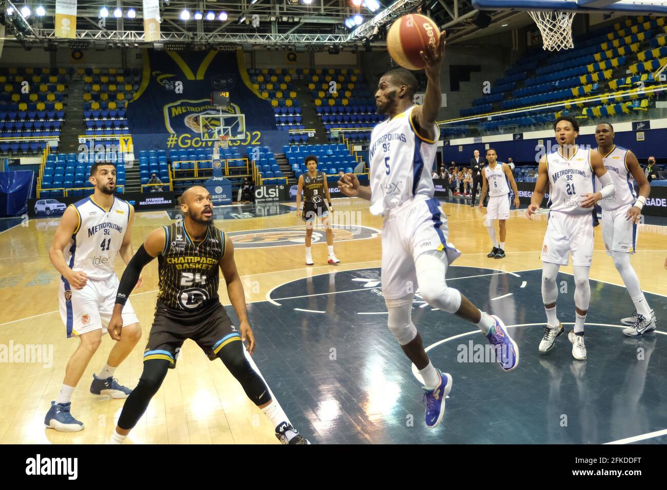 Levallois, hauts de Seine, France. 1er mai 2021. LAHAOU KONATE garde de tir de Boulogne-Levallois en action pendant le championnat de basket-ball français Jeep Elite entre Boulogne-Levallois et Chalons-Reims au stade Marcel Cerdan - Levallois France.Levallois a gagné 77:71 crédit: Pierre Stevenin/ZUMA Wire/Alay Live News Banque D'Images