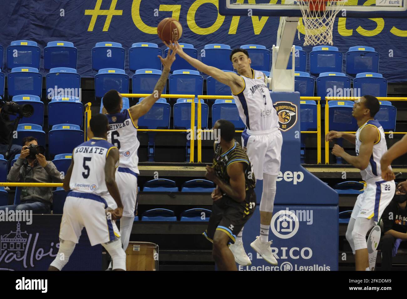 Levallois, hauts de Seine, France. 1er mai 2021. MAXIME ROOS petit avant de Boulogne-Levallois en action pendant le championnat de basketball français Jeep Elite entre Boulogne-Levallois et Chalons-Reims au stade Marcel Cerdan - Levallois France.Levallois a gagné 77:71 crédit: Pierre Stevenin/ZUMA Wire/Alay Live News Banque D'Images