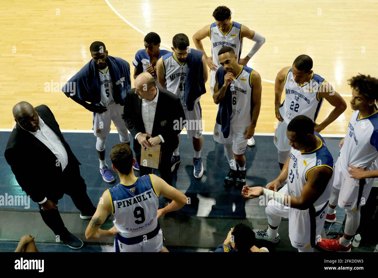 Levallois, hauts de Seine, France. 1er mai 2021. L'équipe de Boulogne-Levallois dans le temps au championnat de basket-ball de France Jeep Elite entre Boulogne-Levallois et Chalons-Reims au stade Marcel Cerdan - Levallois France.Levallois a gagné 77:71 crédit: Pierre Stevenin/ZUMA Wire/Alay Live News Banque D'Images