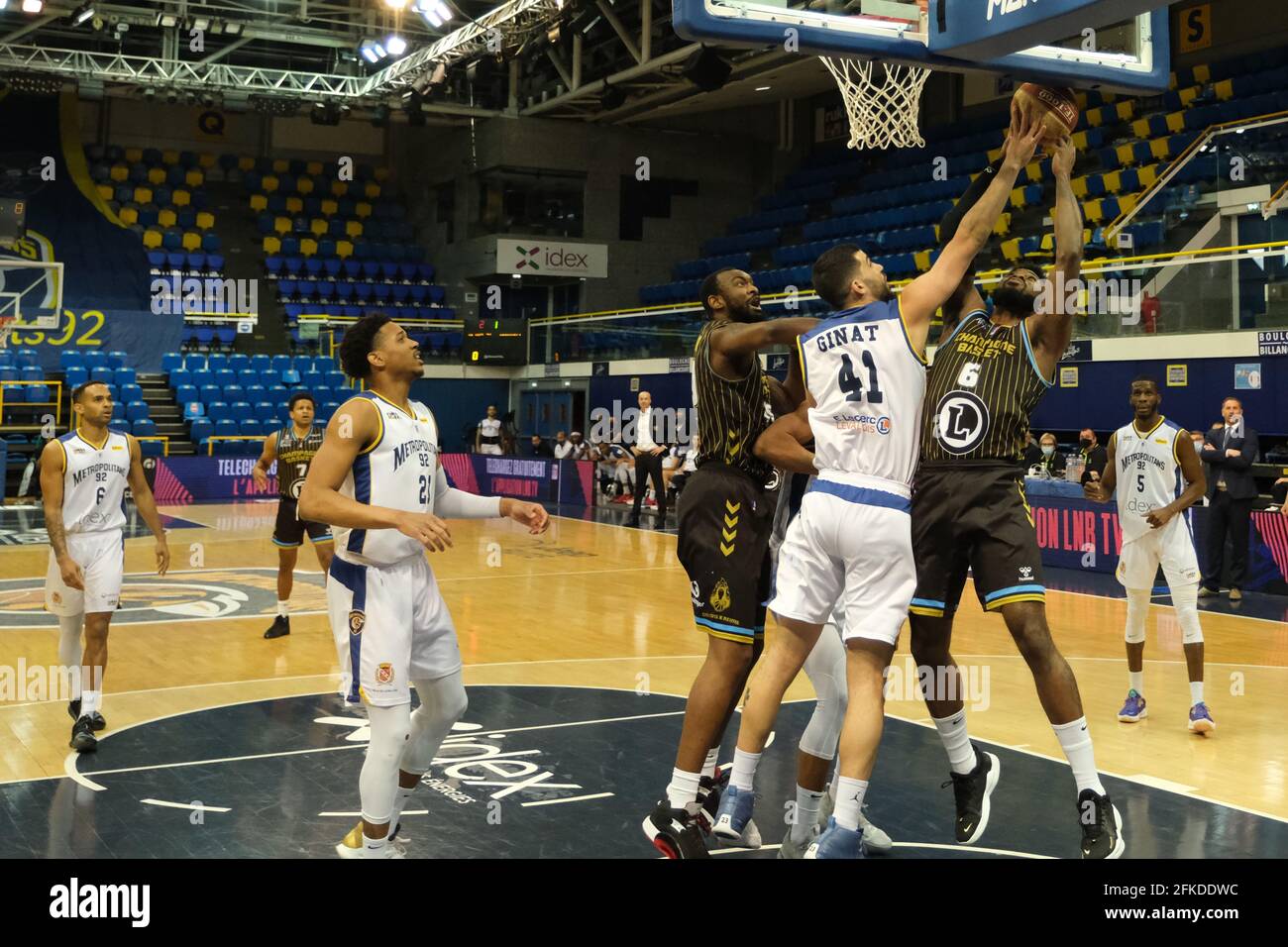 Levallois, hauts de Seine, France. 1er mai 2021. TRAVIS LESLIE petit avant de Chalons-Reims en action pendant le championnat de basket-ball français Jeep Elite entre Boulogne-Levallois et Chalons-Reims au stade Marcel Cerdan - Levallois France.Levallois a gagné 77:71 crédit: Pierre Stevenin/ZUMA Wire/Alay Live News Banque D'Images