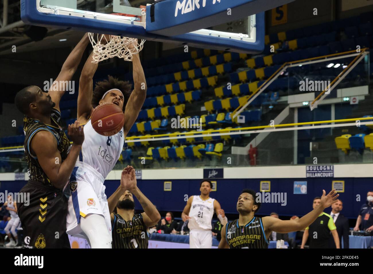 Levallois, hauts de Seine, France. 1er mai 2021. NEAL SAKO avance de puissance de Boulogne-Levallois en action pendant le championnat de basket français Jeep Elite entre Boulogne-Levallois et Chalons-Reims au stade Marcel Cerdan - Levallois France.Levallois a gagné 77:71 crédit: Pierre Stevenin/ZUMA Wire/Alay Live News Banque D'Images