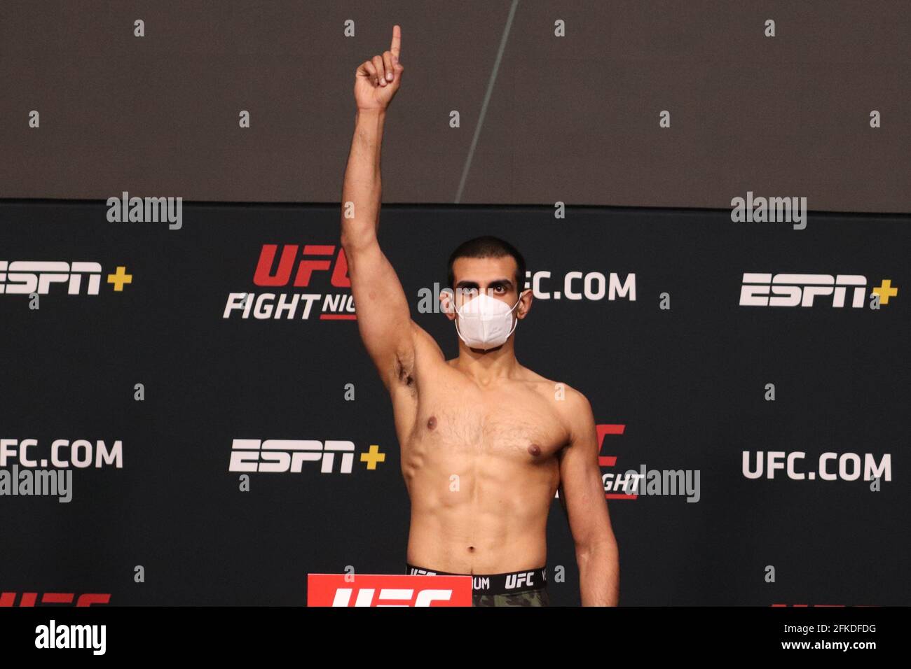 Las Vegas, Nevada, États-Unis. 30 avril 2021. KB Bhullar pose sur la balance pendant la nuit de combat de l'UFC: Reyes versus Prochazka peser-in à l'UFC Apex le 30 avril 2021, à Las Vegas, Nevada. Crédit : action plus Sports/Alamy Live News Banque D'Images