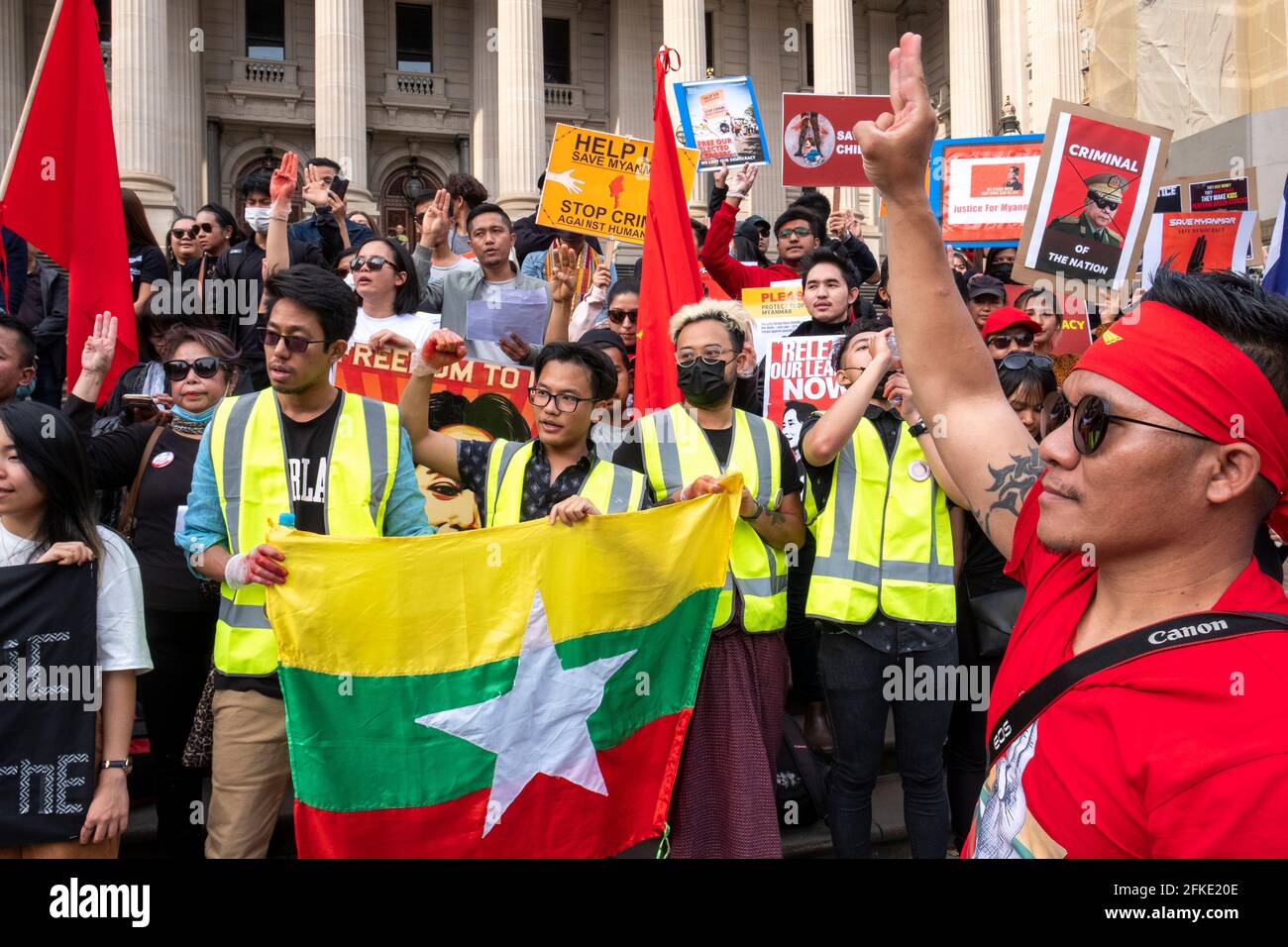 Des manifestants protestent contre la junte du Myanmar à Melbourne, Victoria, Australie Banque D'Images