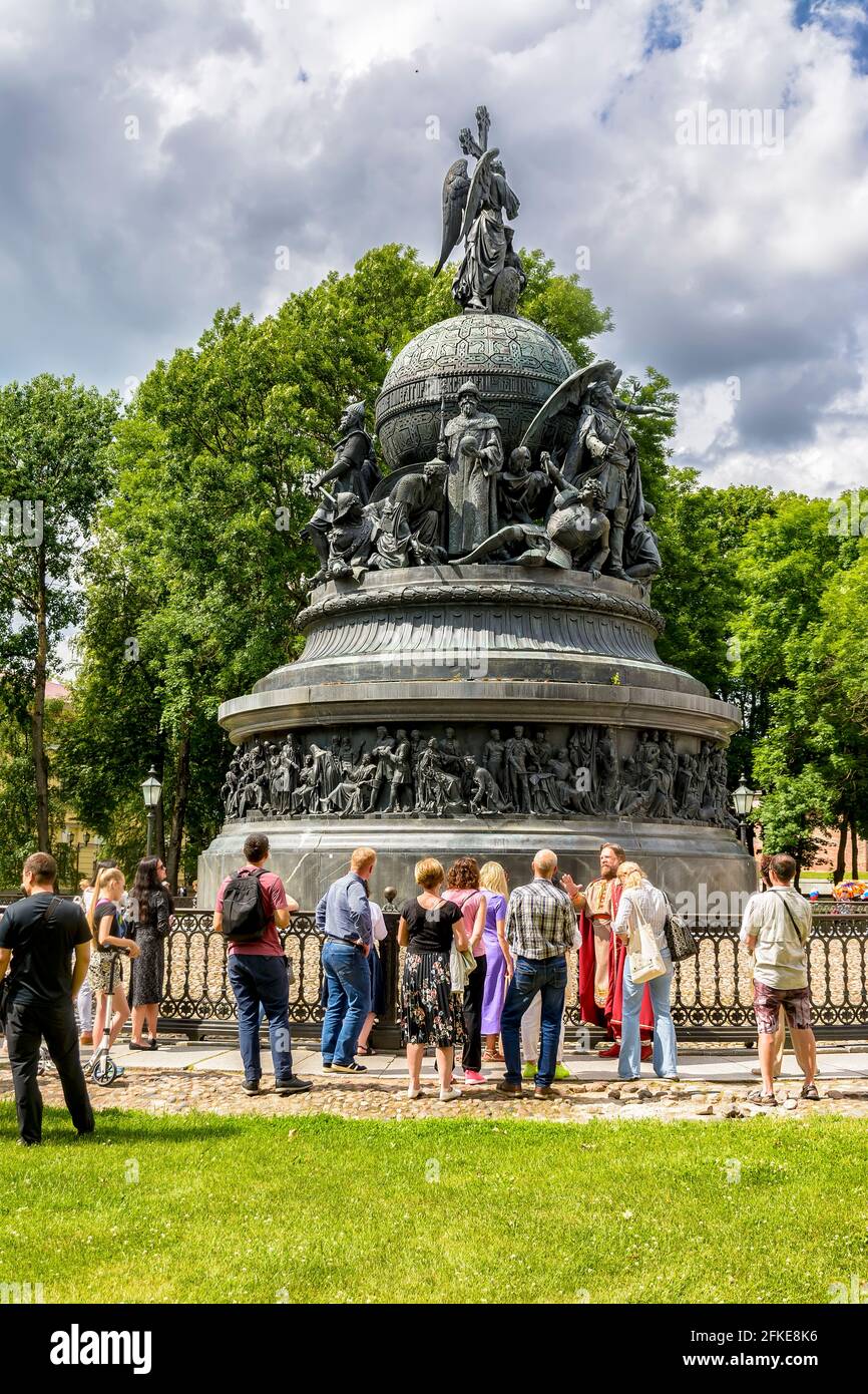 Monument du millénaire de Russie. Les auteurs du projet sont les sculpteurs Mikhail Mikeshin, Ivan Schroeder et l'architecte Viktor Hartman. Banque D'Images