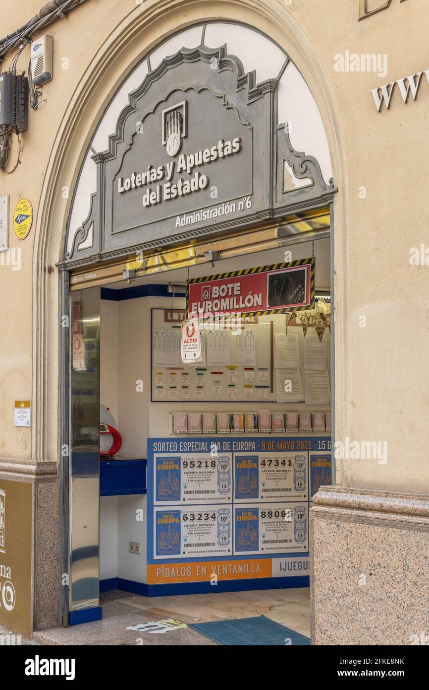 Palma de Majorque, Espagne; avril 23 2021: Façade principale d'un établissement Loterias y Apuestas del Estado, sur la Plaza de España à Majorque Banque D'Images