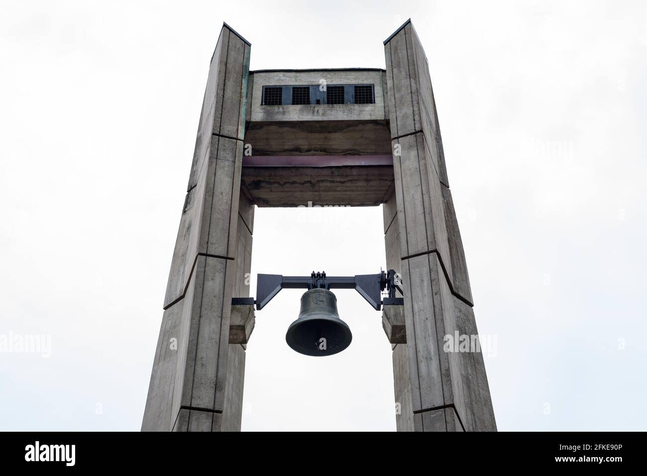 Poznan, wielkopolskie, Pologne, 06.07.2019: Gros plan du monument de la cloche de la paix et de l'amitié entre les nations dans le parc Cytadela, Poznań, Pologne Banque D'Images