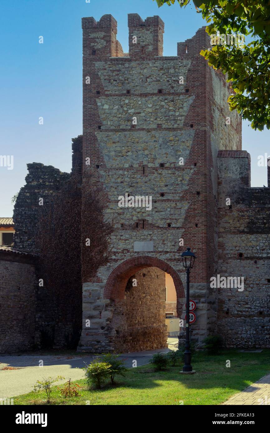 Vue sur le château de Soave près de Vérone Banque D'Images