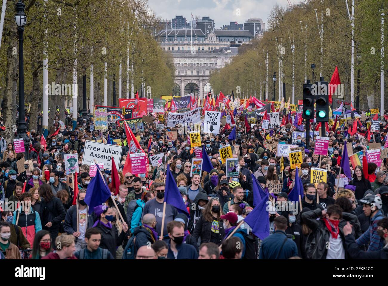 Londres, Royaume-Uni. 1er mai 2021. Tuez la protestation de Bill. Des milliers de personnes s'opposent à un nouveau projet de loi sur la police, le crime, la détermination de la peine et les tribunaux le jour de mai (ou la fête du travail). De nombreux mouvements sociaux se sont unis pour protester contre ce projet de loi, qui, selon eux, mettrait des restrictions importantes à la liberté d'expression et de réunion, en donnant à la police le pouvoir de limiter les manifestations, entre autres mesures. Credit: Guy Corbishley/Alamy Live News Banque D'Images