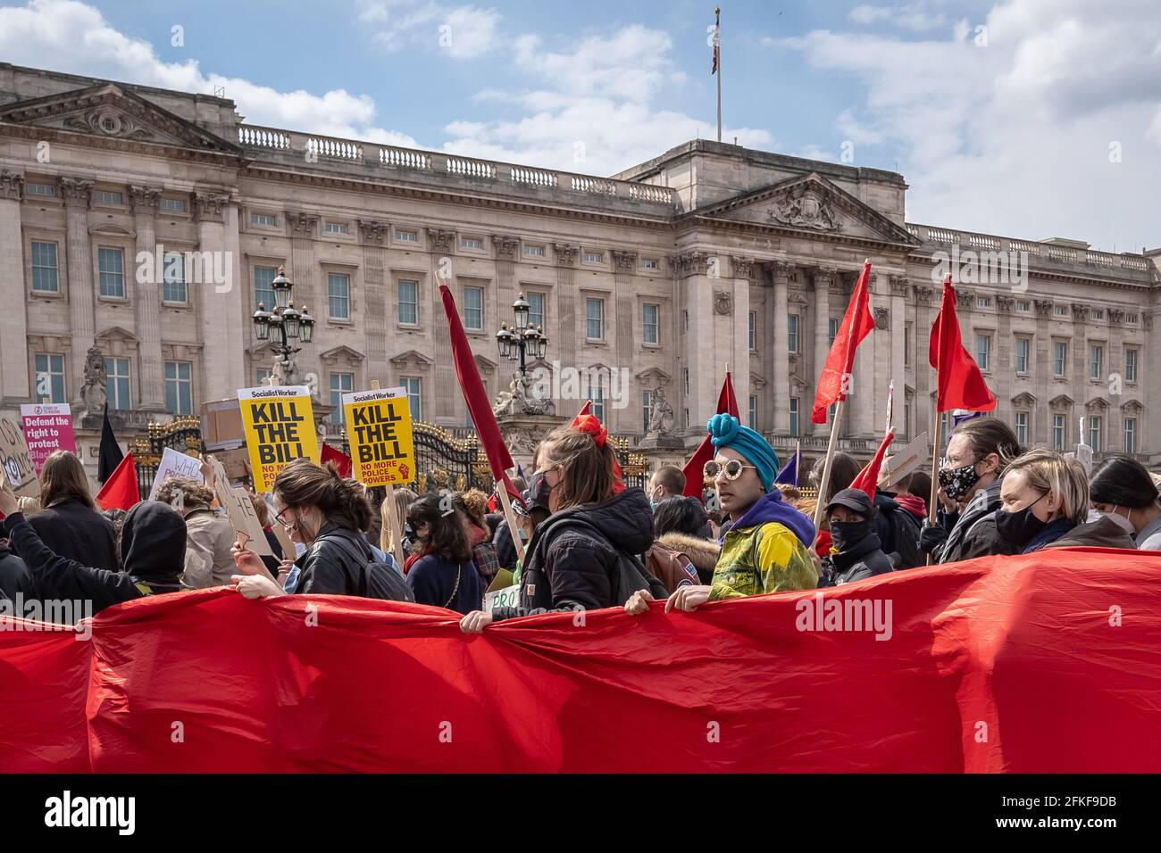 Londres, Royaume-Uni. 1er mai 2021. Tuez la protestation de Bill. Des milliers de personnes s'opposent à un nouveau projet de loi sur la police, le crime, la détermination de la peine et les tribunaux le jour de mai (ou la fête du travail). De nombreux mouvements sociaux se sont unis pour protester contre ce projet de loi, qui, selon eux, mettrait des restrictions importantes à la liberté d'expression et de réunion, en donnant à la police le pouvoir de limiter les manifestations, entre autres mesures. Credit: Guy Corbishley/Alamy Live News Banque D'Images