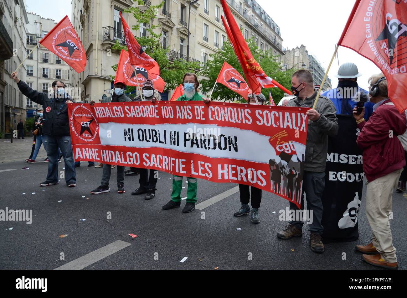 Défilé du jour de mai à Paris, dans un climat de tension dès le début. Blackbocks a entravé le bon déroulement de la marche des syndicats malgré la police Banque D'Images