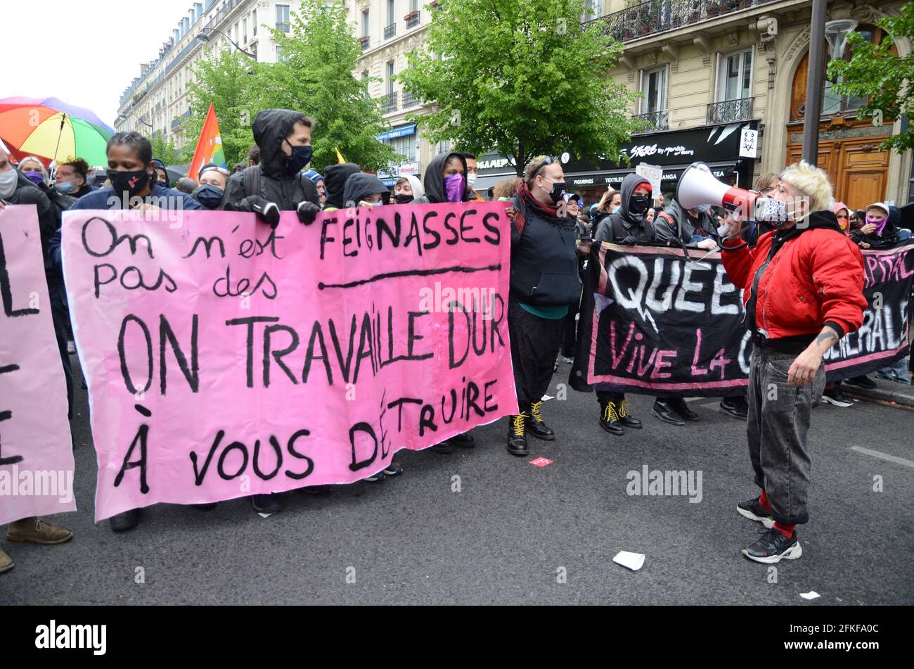 Défilé du jour de mai à Paris, dans un climat de tension dès le début. Blackbocks a entravé le bon déroulement de la marche des syndicats malgré la police Banque D'Images