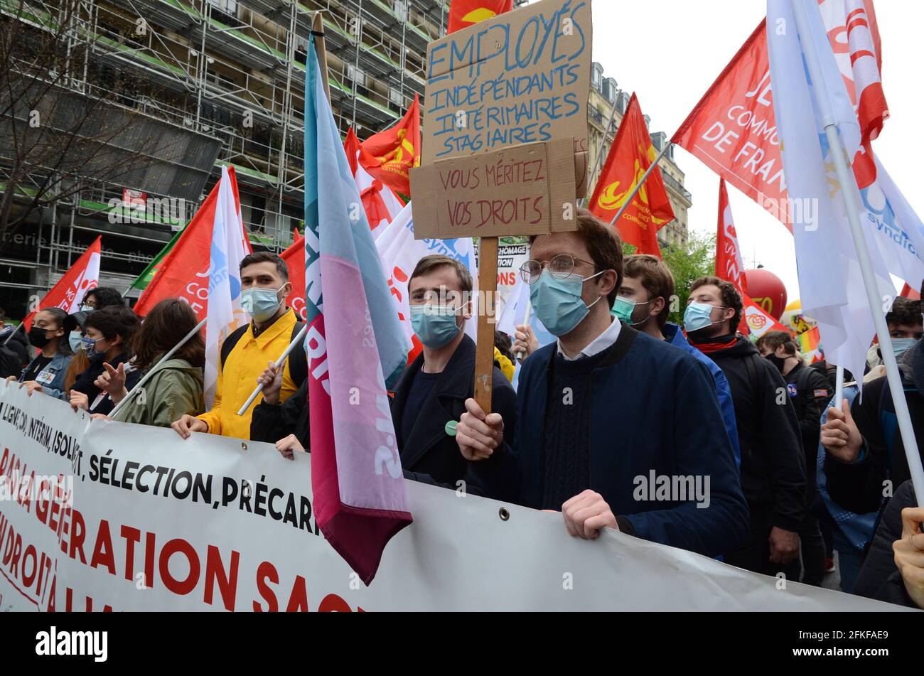 Défilé du jour de mai à Paris, dans un climat de tension dès le début. Blackbocks a entravé le bon déroulement de la marche des syndicats malgré la police Banque D'Images