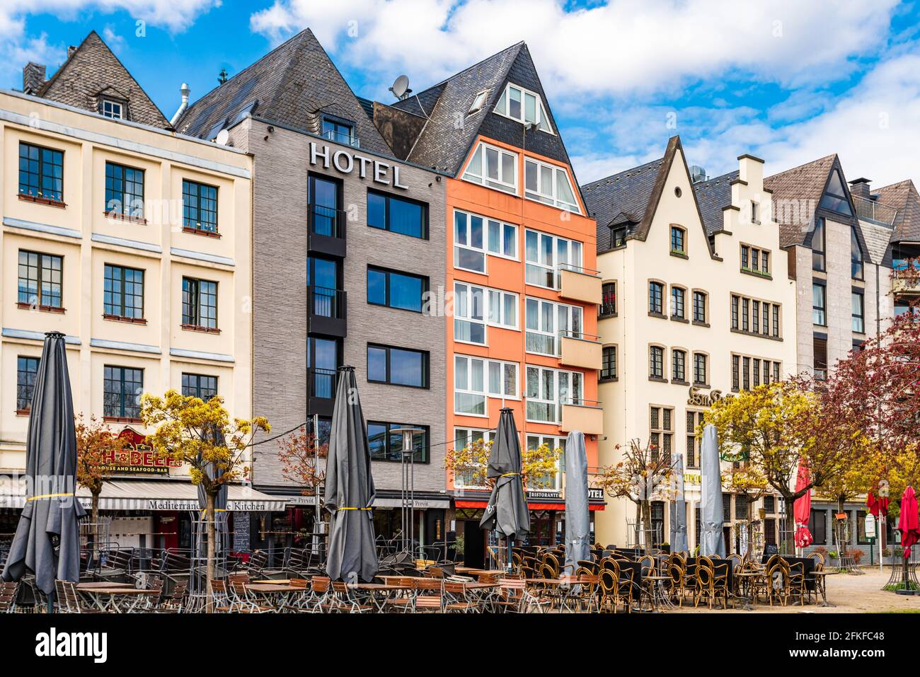 Maisons de ville colorées, Cologne, Rhénanie du Nord Westphalie, Allemagne Banque D'Images