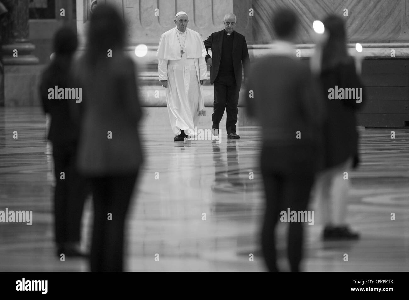 Rome, Italie. 1er mai 2021. 1er mai 2021 : le Pape François préside la récitation du Saint Rosaire devant notre Dame de succession, dans la Chapelle grégorienne du Vatican. Crédit : Agence photo indépendante/Alamy Live News Banque D'Images