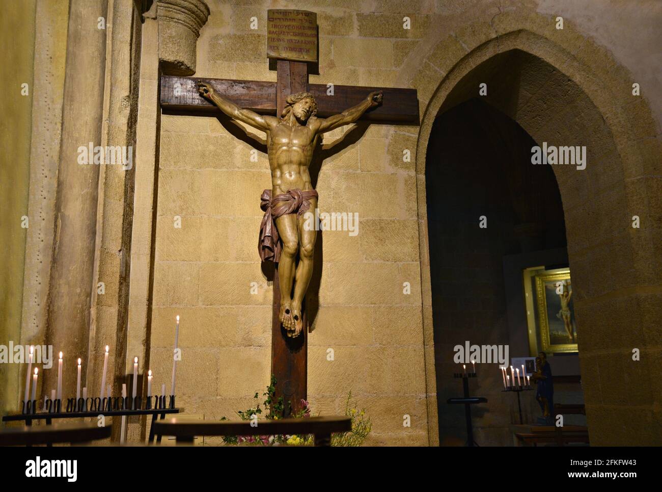 Jésus sur la croix à l'intérieur de Saint-Jean-de-Malte, une église  catholique gothique romaine dans le centre historique d'Aix-en-Provence  Marseille, France Photo Stock - Alamy