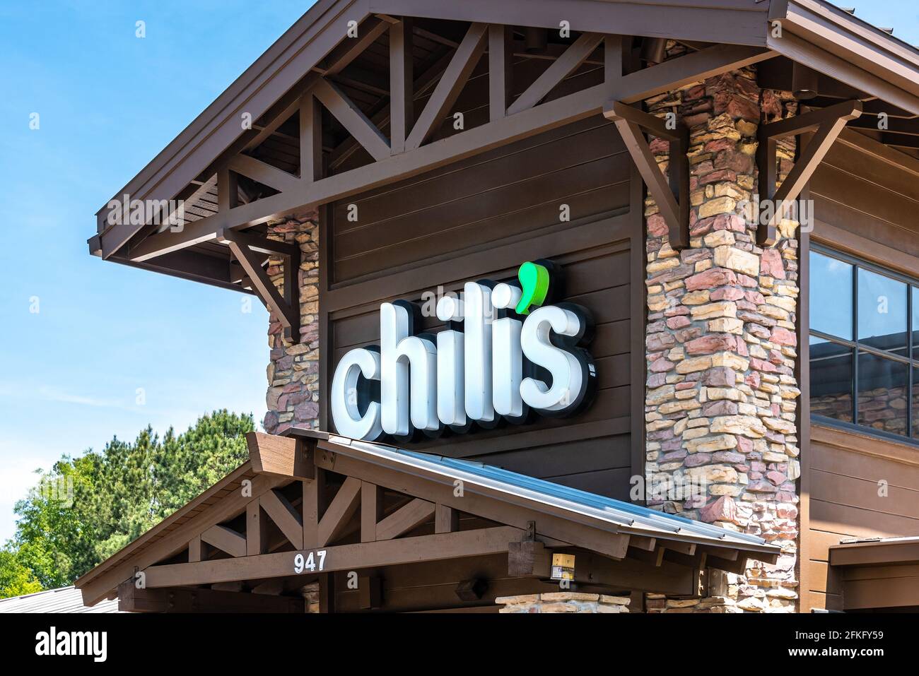 Restaurant Chili's avec enseigne sur le logo à Lawrenceville, Géorgie. (ÉTATS-UNIS) Banque D'Images