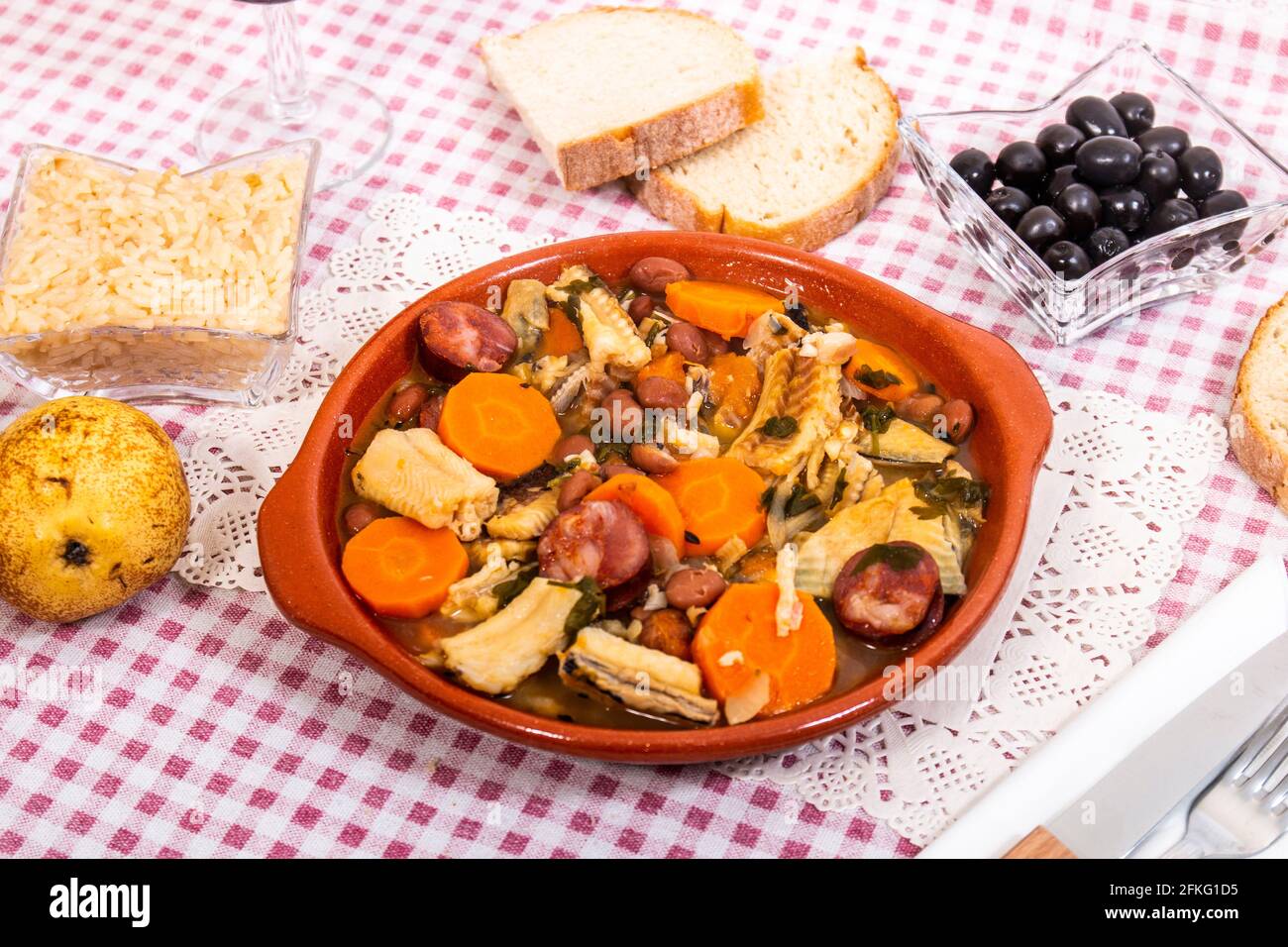 Ragoût de requin-taupe noir ou litao avec potatos, typique de la ville d'Olhao, Portugal. Banque D'Images