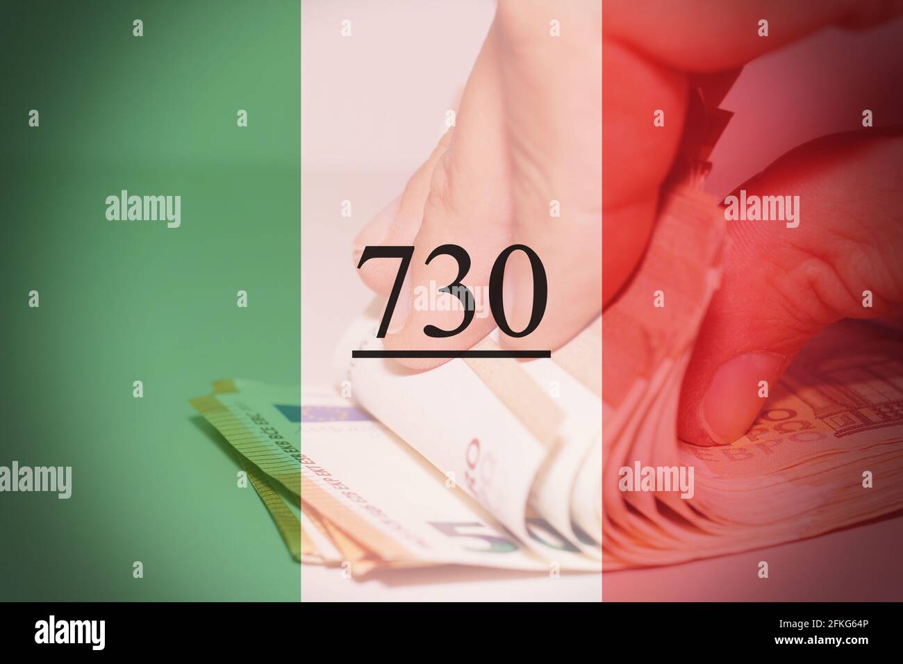 Drapeau italien avec billets en euros et le concept de texte '730' de revenu de déclaration fiscale Banque D'Images