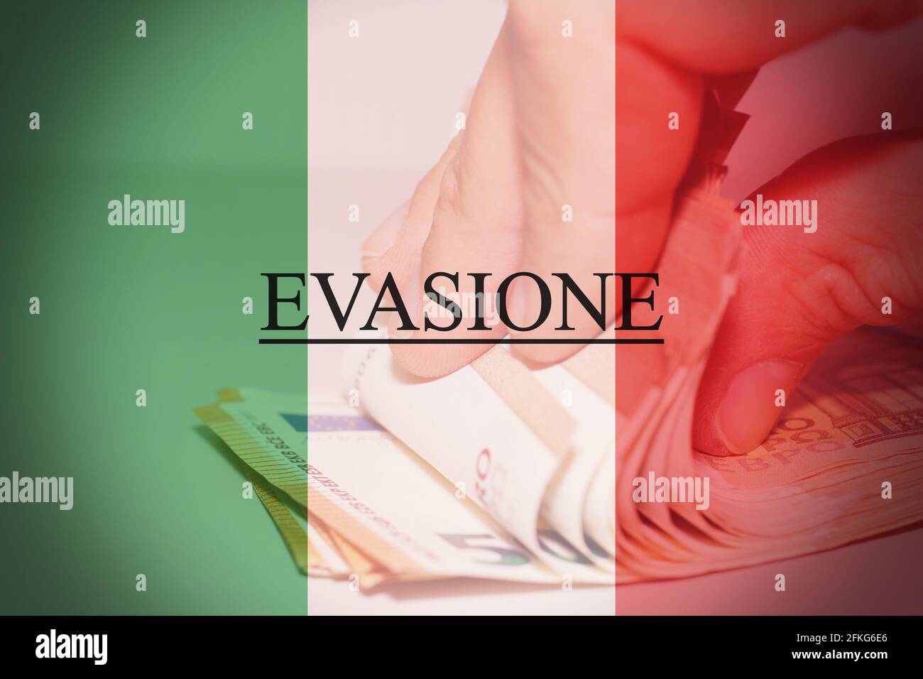 Drapeau italien avec l'argent européen et le texte 'evasione' concept Des contribuables illégaux en Italie Banque D'Images