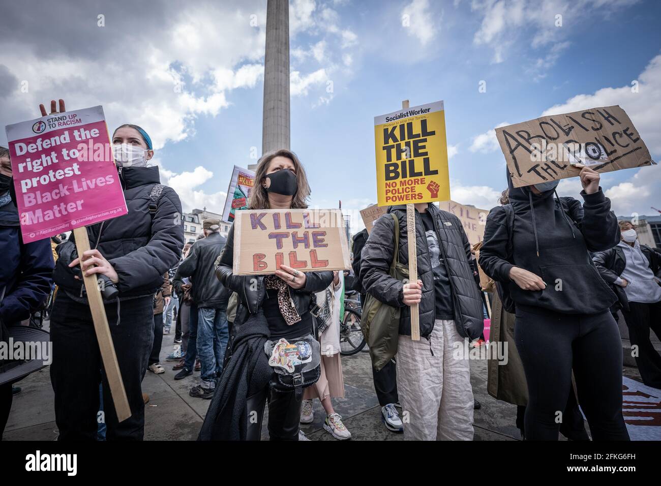 Londres, Royaume-Uni. 1er mai 2021. Tuez la protestation de Bill. Des milliers de personnes se rassemblent à Trafalgar Square pour se préparer à marcher contre un projet de loi récemment proposé sur la police, le crime, la détermination de la peine et les tribunaux le jour de mai (ou la fête du travail). De nombreux mouvements sociaux se sont unis pour protester contre ce projet de loi, qui, selon eux, mettrait des restrictions importantes à la liberté d'expression et de réunion, en donnant à la police le pouvoir de limiter les manifestations, entre autres mesures. Credit: Guy Corbishley/Alamy Live News Banque D'Images