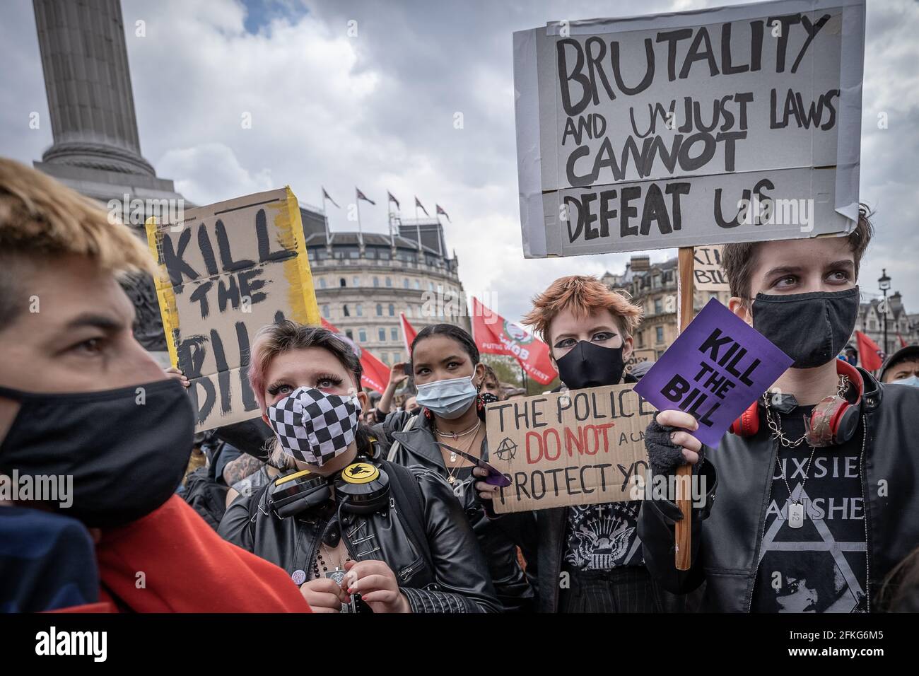 Londres, Royaume-Uni. 1er mai 2021. Tuez la protestation de Bill. Des milliers de personnes se rassemblent à Trafalgar Square pour se préparer à marcher contre un projet de loi récemment proposé sur la police, le crime, la détermination de la peine et les tribunaux le jour de mai (ou la fête du travail). De nombreux mouvements sociaux se sont unis pour protester contre ce projet de loi, qui, selon eux, mettrait des restrictions importantes à la liberté d'expression et de réunion, en donnant à la police le pouvoir de limiter les manifestations, entre autres mesures. Credit: Guy Corbishley/Alamy Live News Banque D'Images