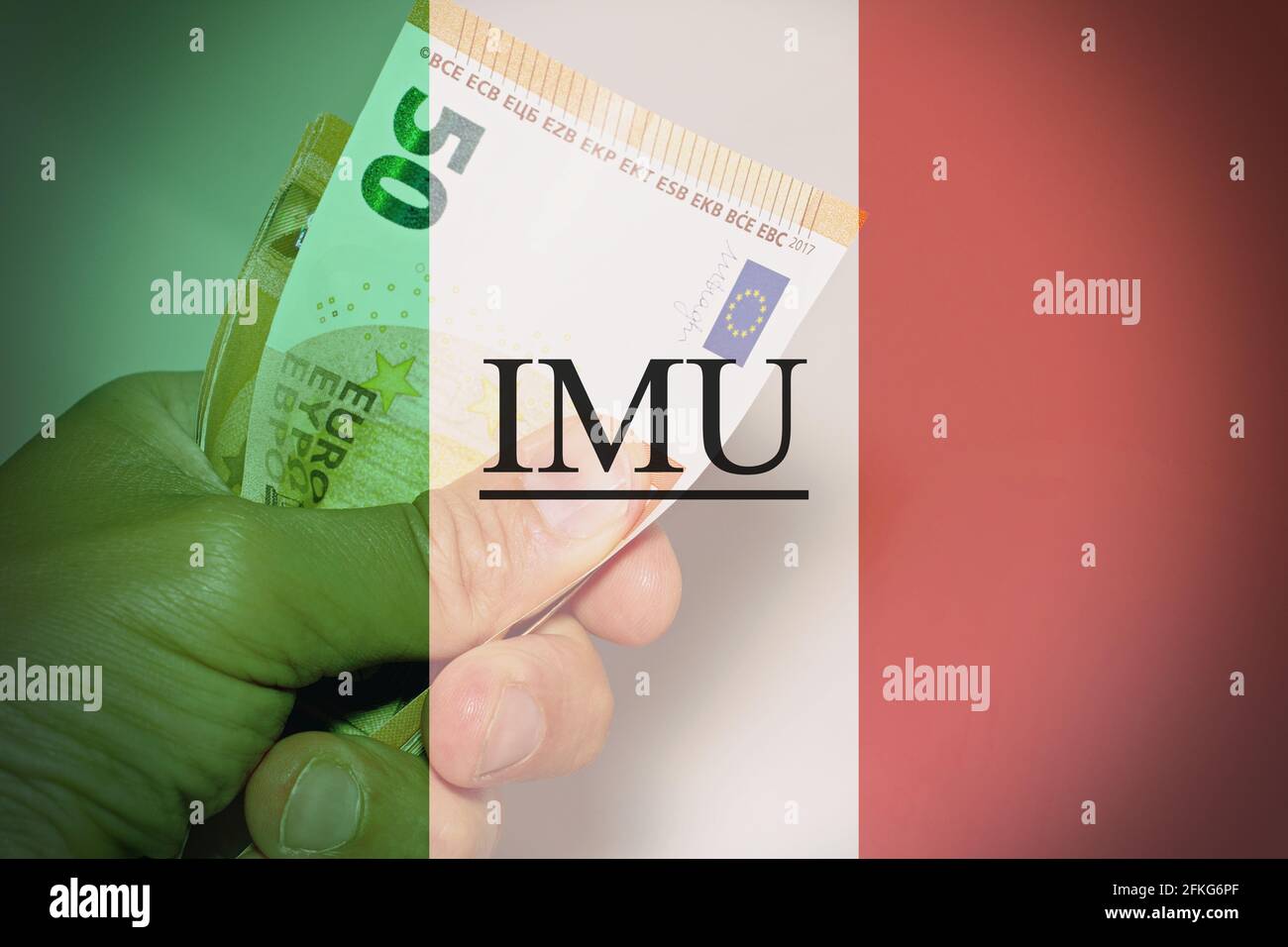 Drapeau italien avec des billets de banque en arrière-plan, avec le texte IMU concept de la taxe Banque D'Images