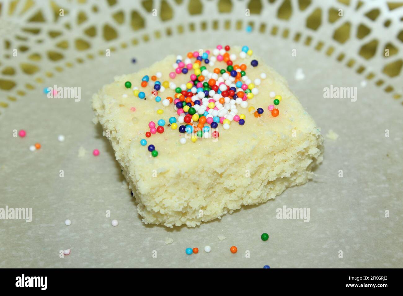 Gros Plan D Un Barfi Sur Une Table Photo Stock Alamy