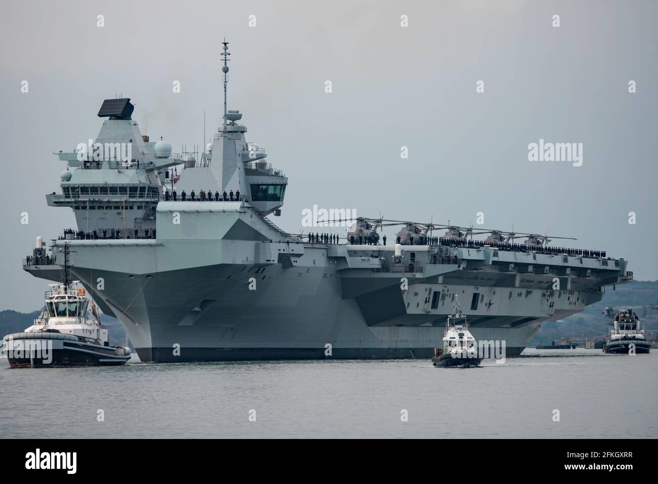 Le HMS Queen Elizabeth (R08) a quitté Portsmouth (Royaume-Uni) le 1/5/2021 pour participer à l'exercice Strike Warrior avant de se rendre dans la région Indo-Pacifique. Banque D'Images