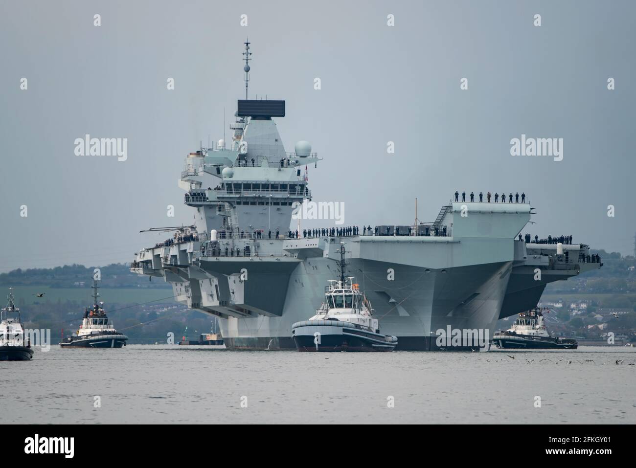 Le HMS Queen Elizabeth (R08) a quitté Portsmouth (Royaume-Uni) le 1/5/2021 pour participer à l'exercice Strike Warrior avant de se rendre dans la région Indo-Pacifique. Banque D'Images