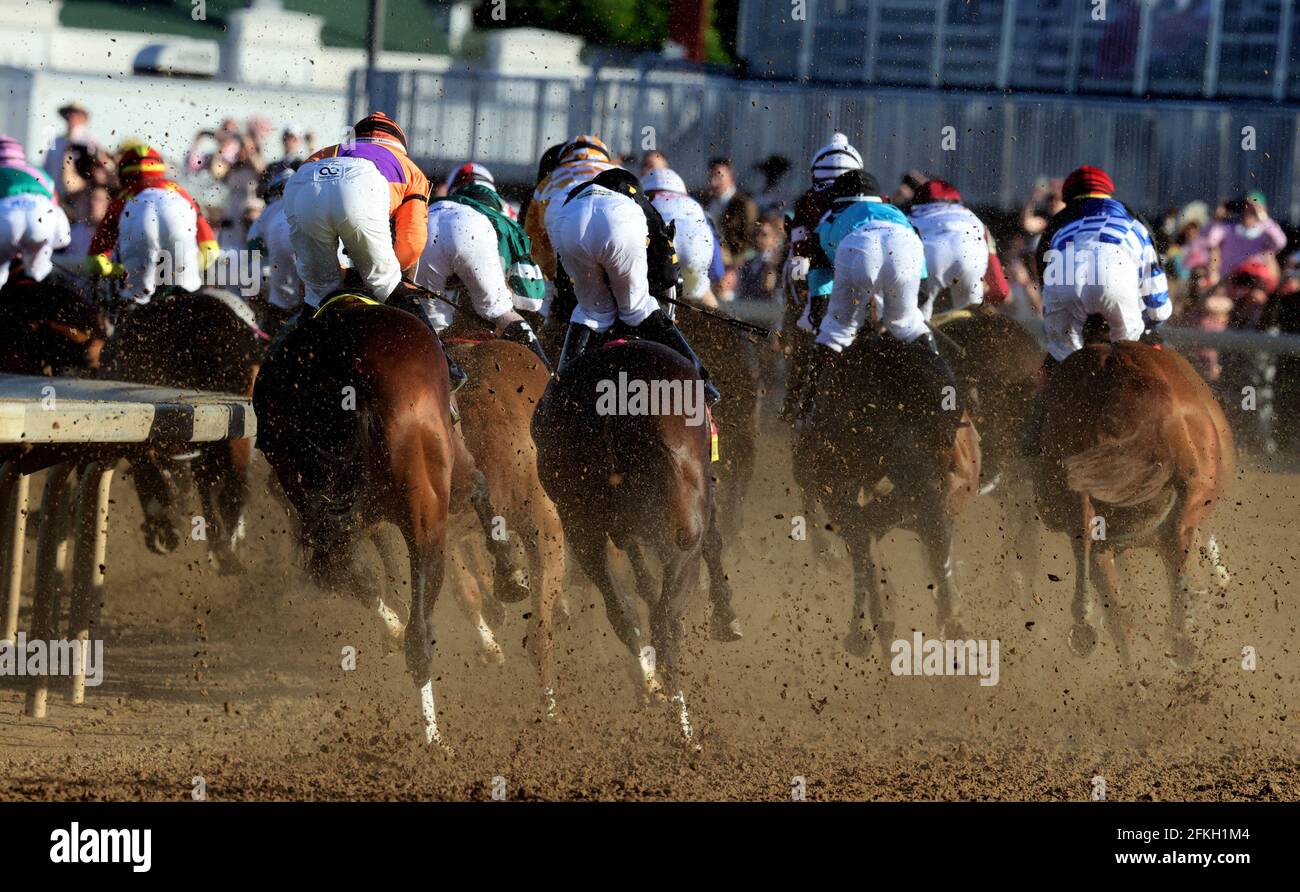 Louisville, États-Unis. 1er mai 2021. Les chevaux effectuent la première étape de la 147e course du Kentucky Derby à Churchill Downs le samedi 1er mai 2021 à Louisville, Kentucky. Photo de John Sommers II/UPI crédit: UPI/Alay Live News Banque D'Images