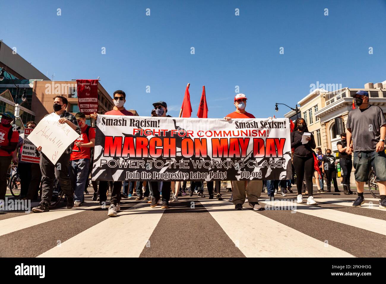 Washington, DC, Etats-Unis, 1er mai 2021. Photo : le Parti progressiste-travailliste et d'autres en faveur du communisme marche pour les droits des travailleurs et les syndicats à l'occasion de la Journée internationale des travailleurs, le 1er mai. Crédit : Allison C Bailey / Alamy Live News Banque D'Images