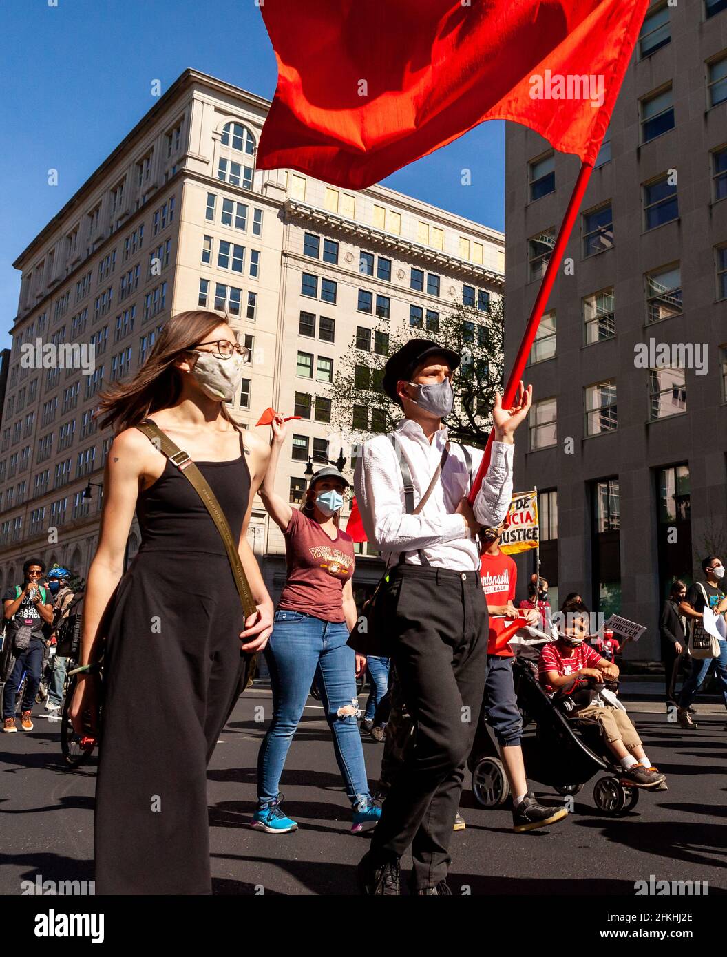 Washington, DC, Etats-Unis, 1er mai 2021. Photo : le Parti progressiste-travailliste et d'autres en faveur du communisme marche pour les droits des travailleurs et les syndicats à l'occasion de la Journée internationale des travailleurs, le 1er mai. Crédit : Allison C Bailey / Alamy Live News Banque D'Images
