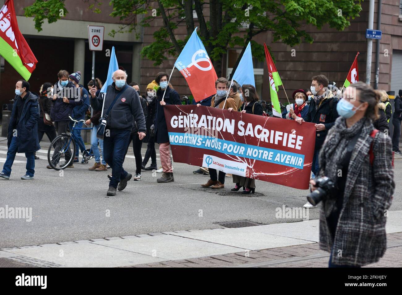 La France, le 1er mai 2021, défilé traditionnel du 1er mai, fête du travail, rassembla différents mouvements et l'inter-Union. 1er mai 2021, à Strasbourg Nord-est de la France. Photo de Nicolas Roses/ABACAPRESS.COM Banque D'Images