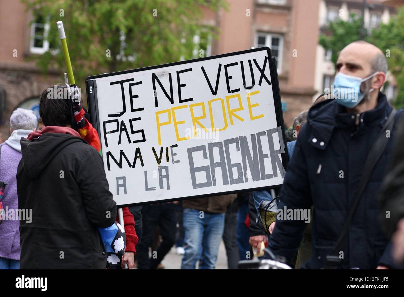 La France, le 1er mai 2021, défilé traditionnel du 1er mai, fête du travail, rassembla différents mouvements et l'inter-Union. 1er mai 2021, à Strasbourg Nord-est de la France. Photo de Nicolas Roses/ABACAPRESS.COM Banque D'Images