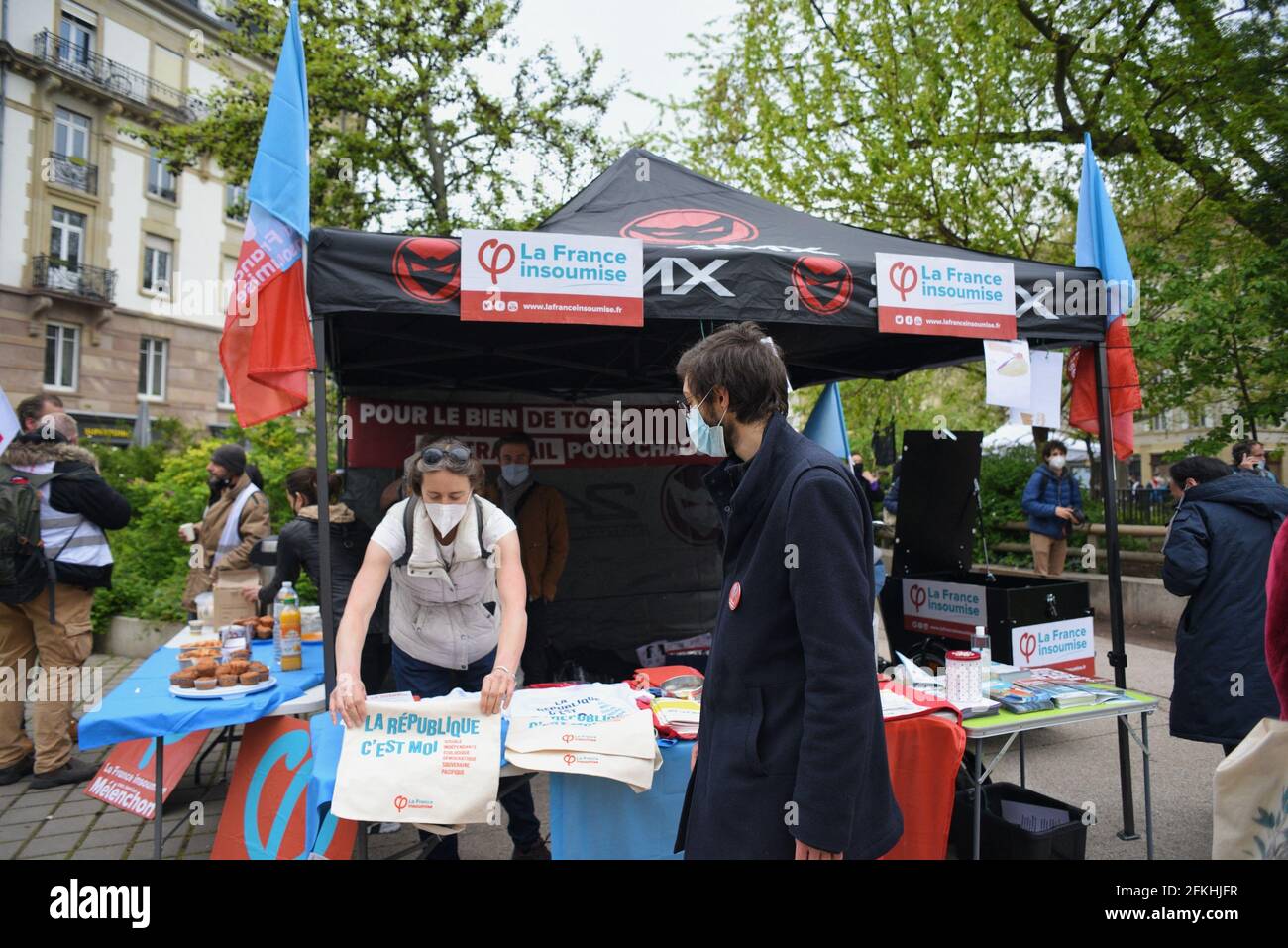 La France, le 1er mai 2021, défilé traditionnel du 1er mai, fête du travail, rassembla différents mouvements et l'inter-Union. 1er mai 2021, à Strasbourg Nord-est de la France. Photo de Nicolas Roses/ABACAPRESS.COM Banque D'Images