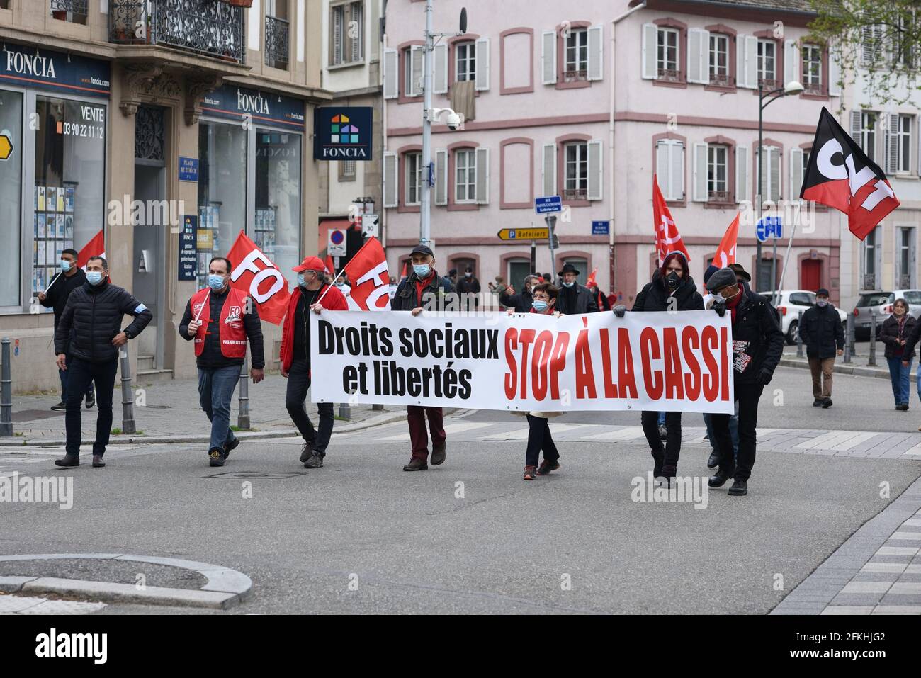 La France, le 1er mai 2021, défilé traditionnel du 1er mai, fête du travail, rassembla différents mouvements et l'inter-Union. 1er mai 2021, à Strasbourg Nord-est de la France. Photo de Nicolas Roses/ABACAPRESS.COM Banque D'Images